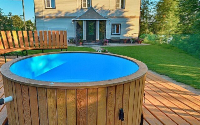 Na ozere Volynskoye ryadom s Igora Private House