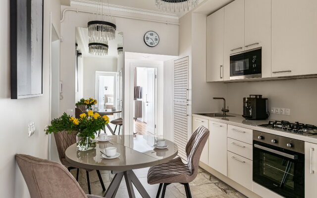 Letyourflat "Benua" (3 Bedrooms) Apartments