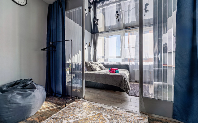 Квартира с Водными Панелями и Огромной Ванной Джакузи