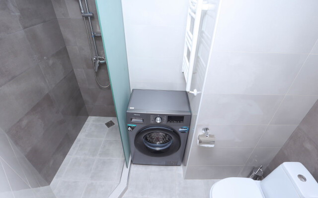 2Bd1Bath Pushkin ave 58 2ndfloor next to church.