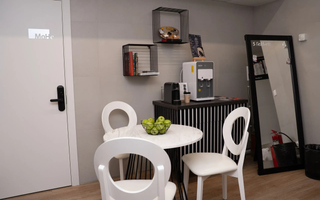 Apart-otel' 5 Geniev