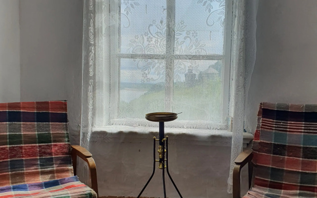 V Starinnom Osobnyake  voskresenskaya - Pamyatnik Provintsialnogo Klassitsizma Flat