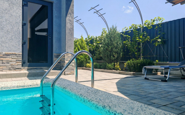 Dom s terrasoi na kryshe Golubaia Bukhta Persikovyi Sad 382 Holiday Home