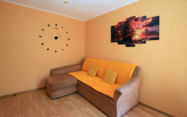 Na Pushkinskoy naberezhnoy Flat