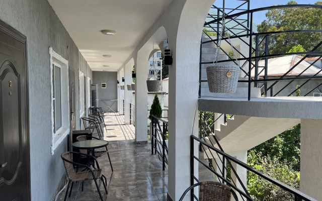 Izumrudny Guest house