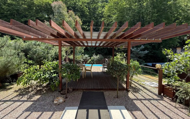 U Lesa S Basseynom Private House