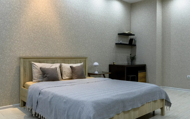 V Azhk Parusa Flat