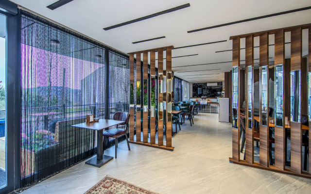 Отель Hilltown Airport