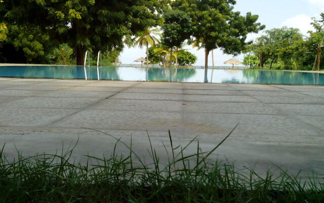 Giman Free Beach Resort Hotel