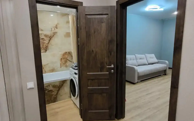 Апартаменты Новая 2х комнатная квартира с паркингом