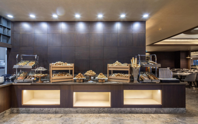 Royal Stay Palace Hotel