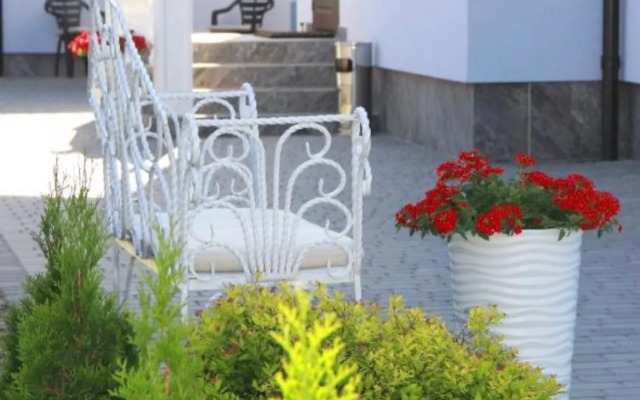 Lebediny Guest House