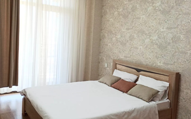 Prestizhnaya Kvartira Kara Karaev Metro Apartments