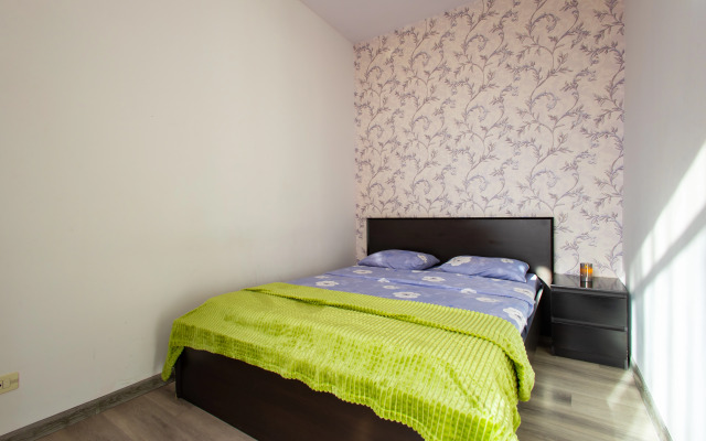 2-K v Novostroyke, Ulitsa In Yerevantsu, Hh399 Flat