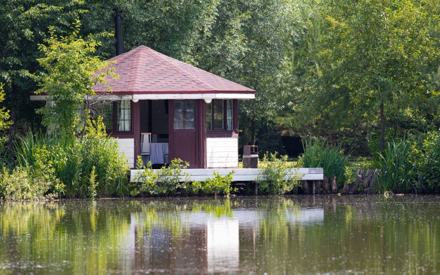 Ostrov Rybolovnaya Usadyba Recreation Center