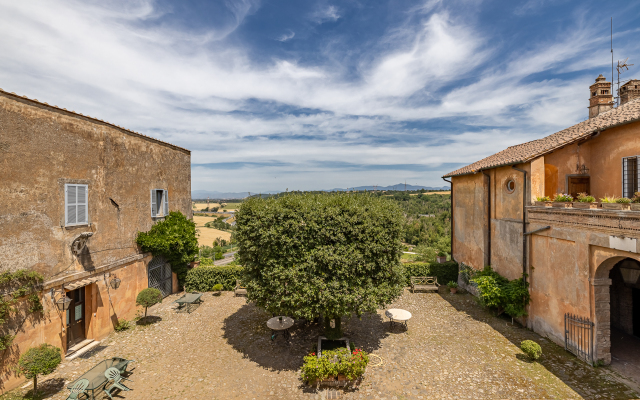 Castello Del Duca Hotel
