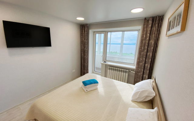 Апартаменты на проспекте 100летия 46а с видом на море