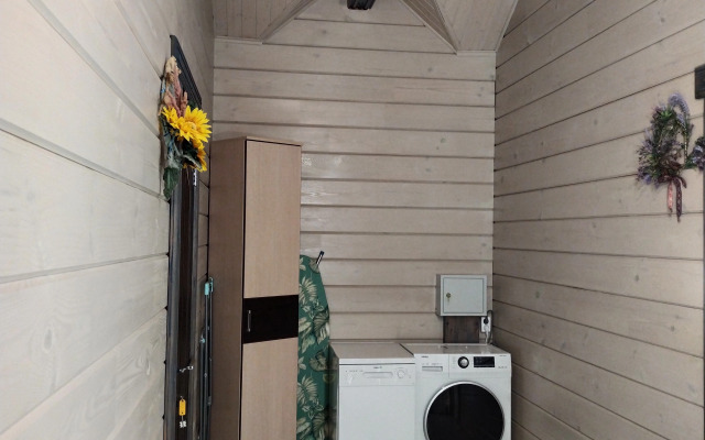 S Dvumya Apartamentami Chalet