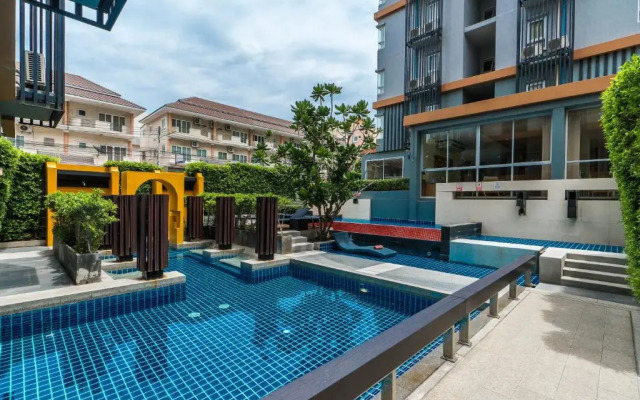 Отель The Grass Serviced Suites