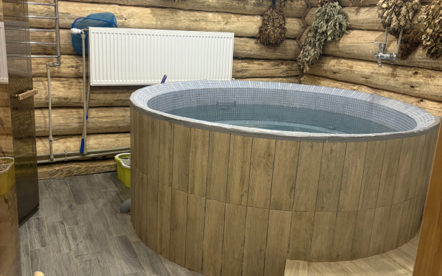 Частный дом из бревна с баней