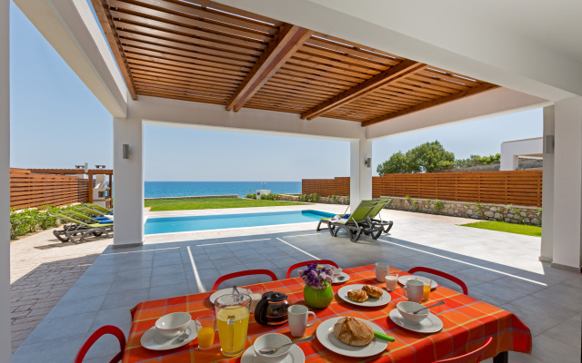 Antonoglou Beach Villa