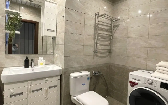 Prostornaya Yevro-Tryoshka U Metro (1) Apartment