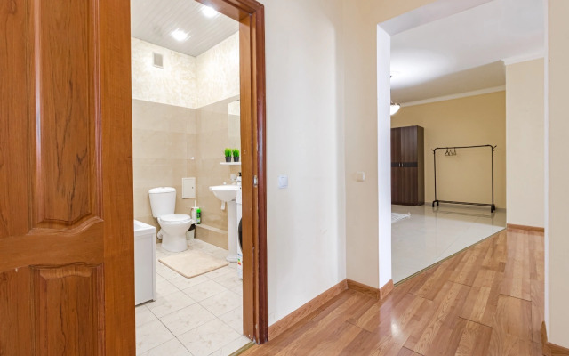 Idealnye Dlya Bolshoy Kompanii V Tsentre Apartments