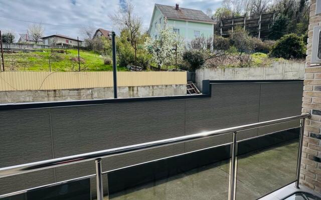 3 Komnatnye Apartamenty S Basseynom Apartments