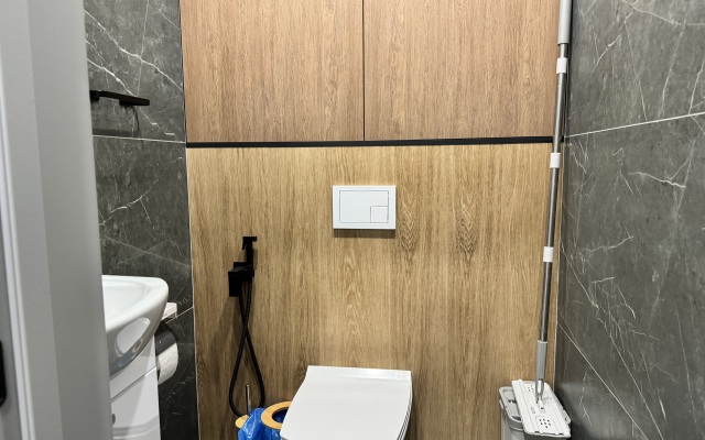 3 Komnatnaya Kvartira V Novom Dome So Vsemi Udobstvami Flat