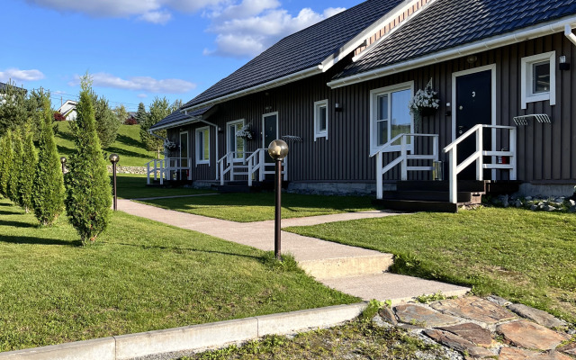 Частный дом у реки