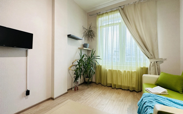 Ujutnaja Evro-dvuhkomnatnaja na 25 jetazhe Flat