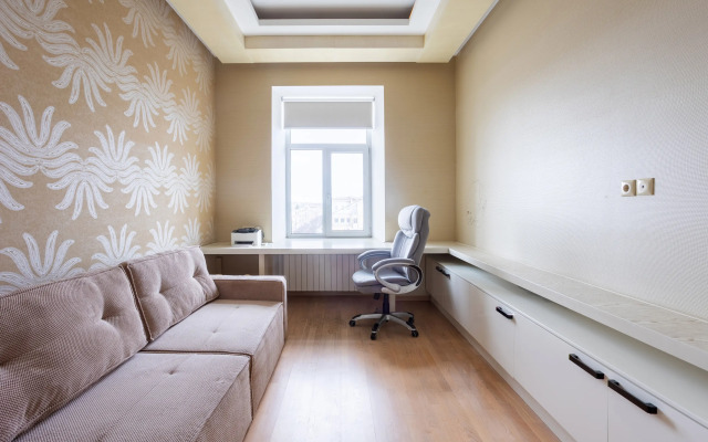 Квартира с Видом на Проспект Чернышевского