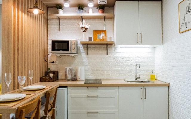 Uyutnye Apartamenty V Tsentre S Prekrasnym Servisom Flat