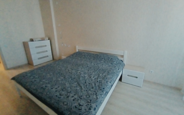 Yevrodvukhkomnatnaya na Revolyutsii 52 B Flat