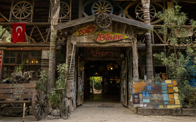 Kadir's Tree Houses
