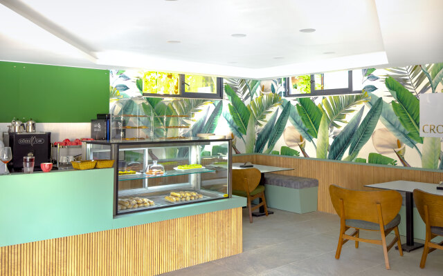 Saint Star Kemer - Adult Only +16