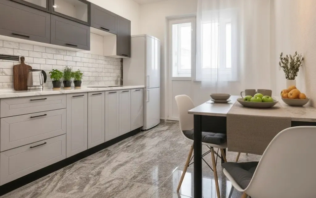 Квартира с большим телевизором и шикарным видом на реку Кубань