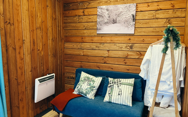 Частный дом с панорамными окнами с выходом на террасу и баней на дровах