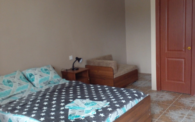 V Pitsunde U Ozera Naala Guest house