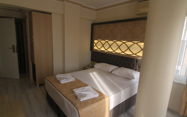 Grand Liza Hotel