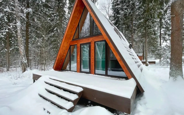 Гостевой дом А-фрейм с баней в лесу