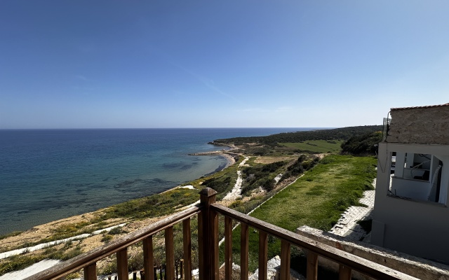 Teko's Golden Hill Hotel