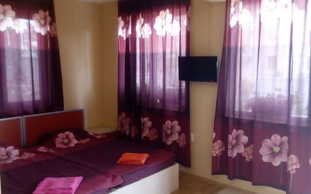 Miranis Houses Guest House