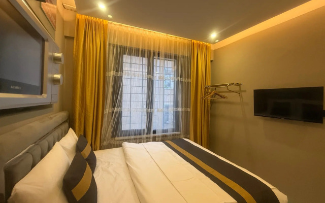 Апартаменты Warm cozy studio near the metro station