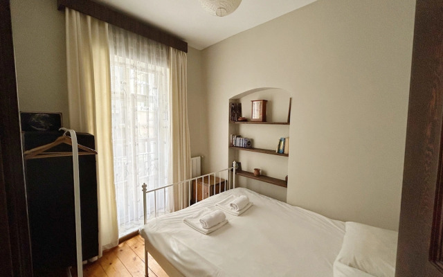 3 Bedroom with Local Charm in Galata Apartments