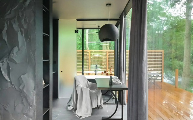 Private House na Beregu Reki s Avtorskim Dizaynom