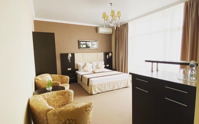 Avrora Hotel