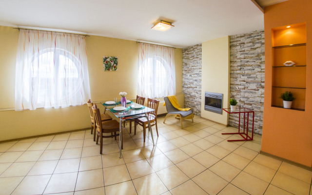 Na Dekabristov Apartments
