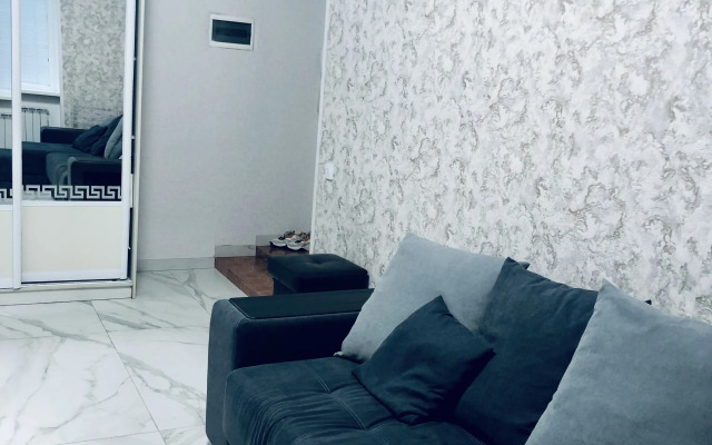 V Tsentre Saratova Flat