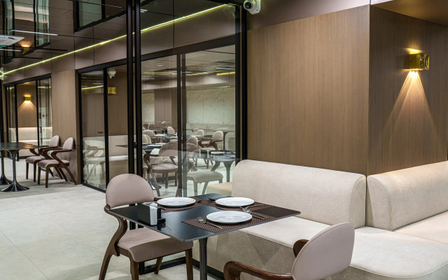 Отель Mildom Residence